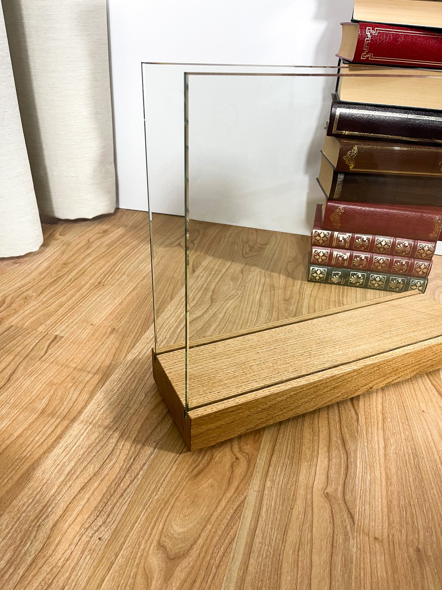 Magazine rack Holnis - glass